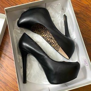 Jessica Simpson Leather Pumps